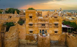 K D PALACE HOTEL - Hotel exterior and amenities