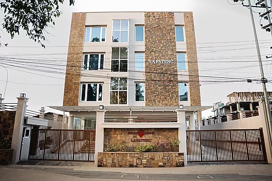 La Pateng - Hotel exterior and amenities