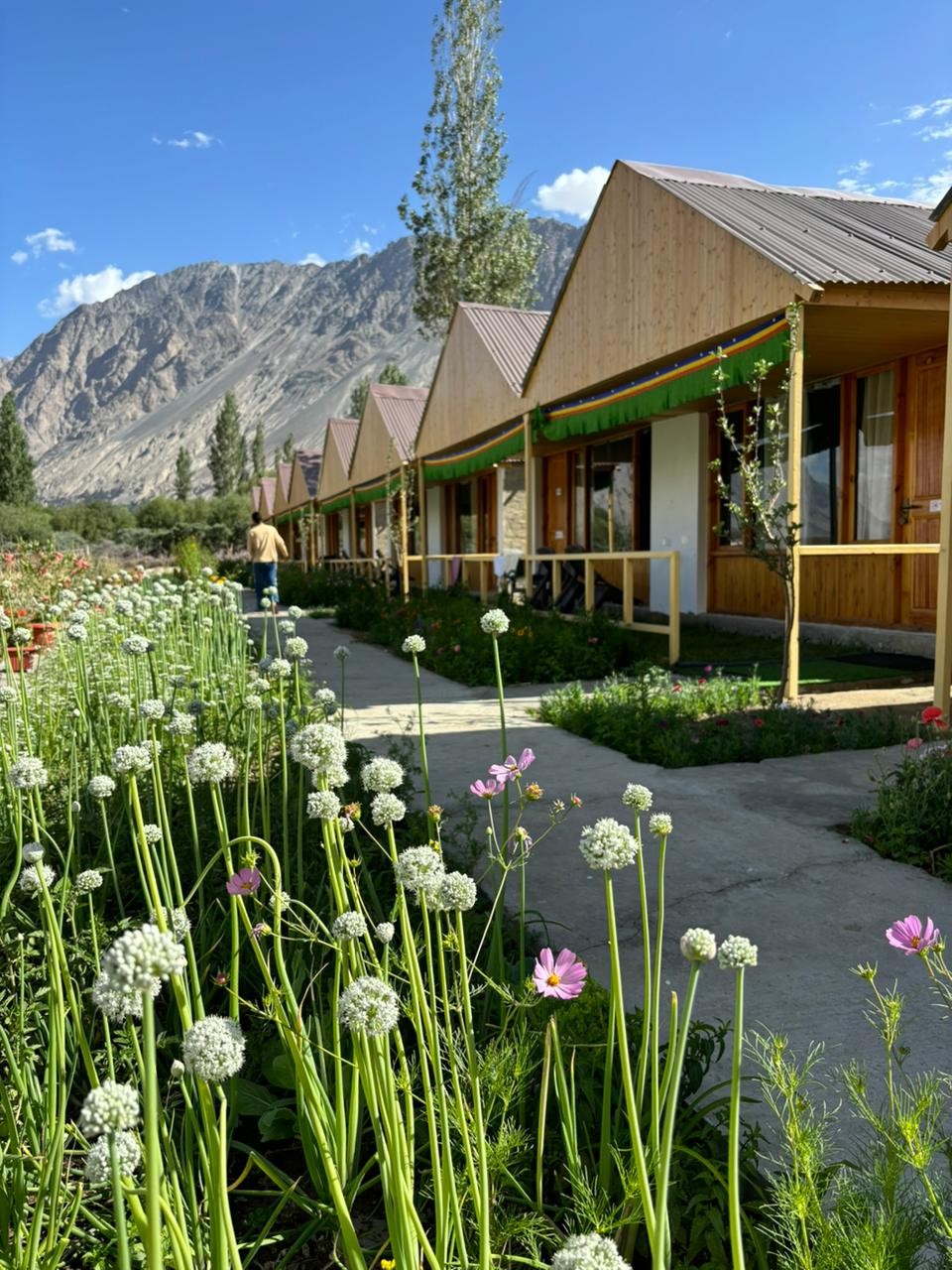Sangrak Resort - Hotel exterior and amenities