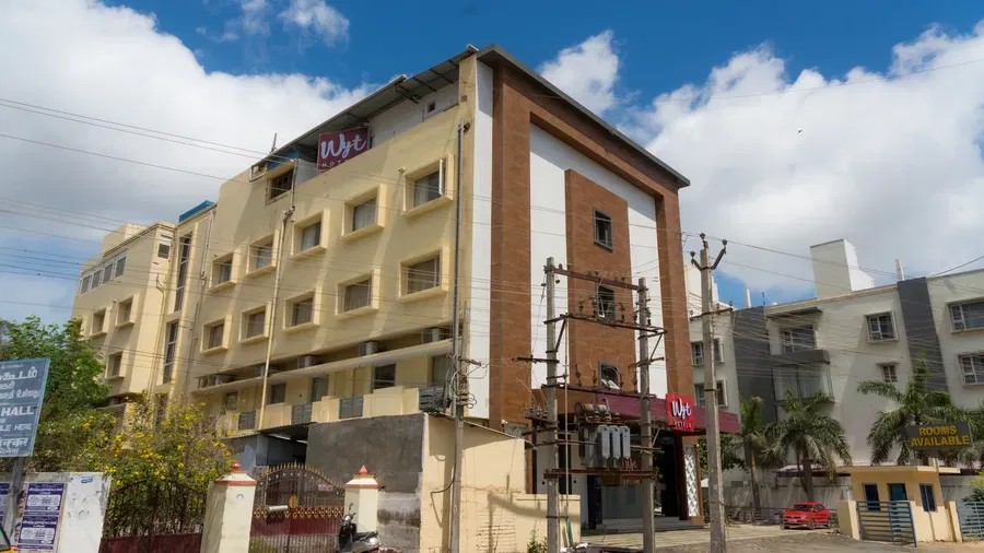 Wyt Hotels - Pure Veg - Hotel exterior and amenities