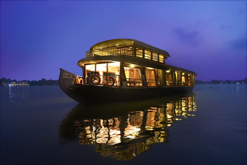 Alleppey Houseboats | Alleppey Boat House - Waves and Dales Alleppey Houseboat