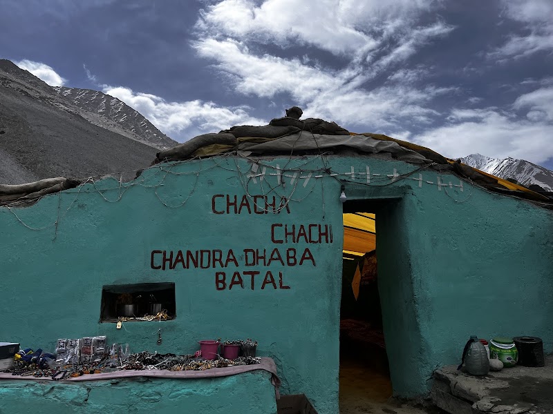 Chacha Chachi (Chandra Dhaba), Batal