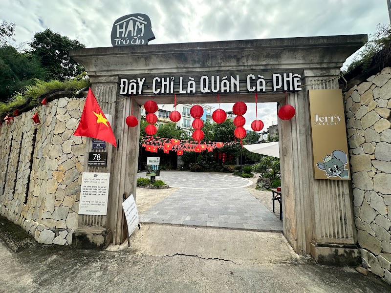 Hầm Trú Ẩn Cafe