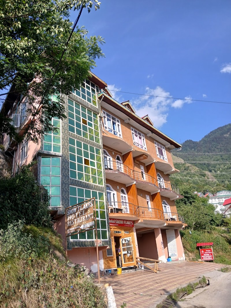 Hotel Snowflake Sarahan