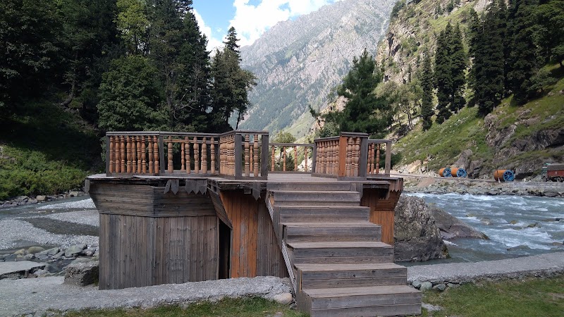 Island Retreat Amusement Park and Restaurant