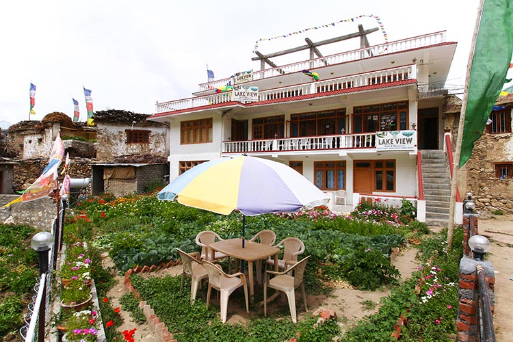 LAKE VIEW Hotel & Restaurant , Nako