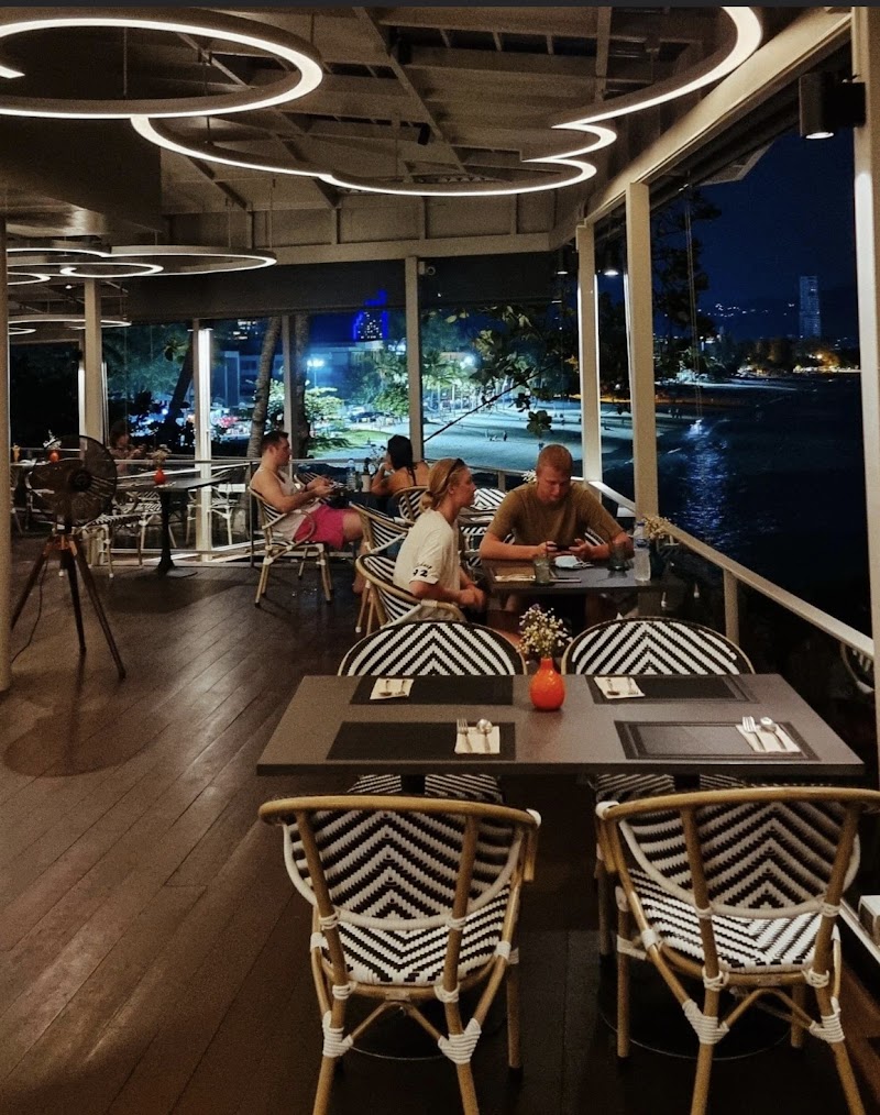 Meg Khram the Sunshine & Submarine 223 Bar