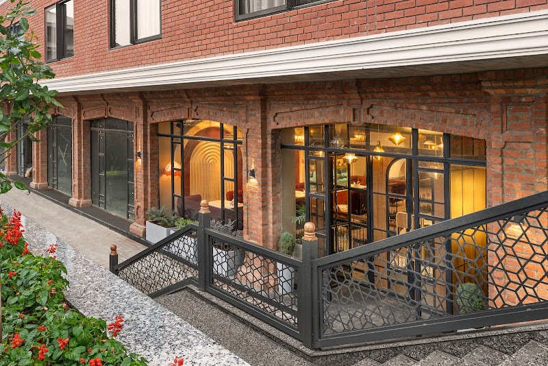 Noor Lounge (Multi cuisine Restaurant & Bakery)