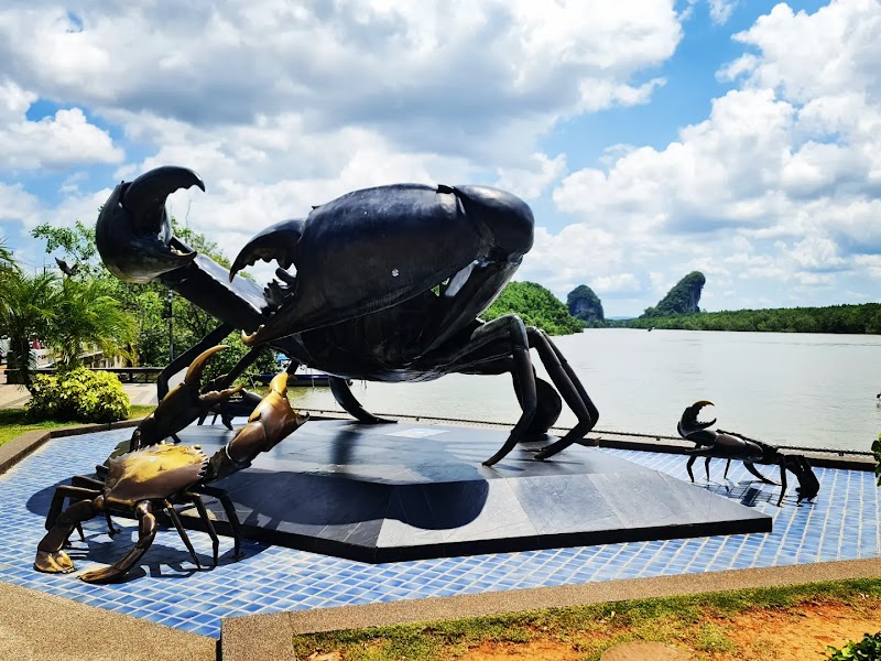 The Mud Crabs Sculpture
